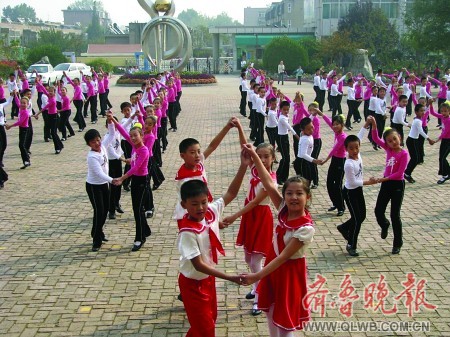 活力校园新舞韵：小学校园集体舞大放异彩