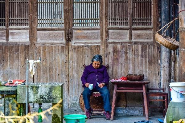 洛带古径惊现神秘死人文档，揭秘不为人知的奇闻异事